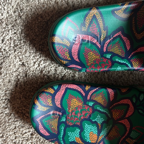 Adorbs Adidas slides, size 6 - Picture 3 of 4